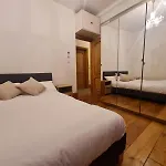 2 Bed Traditional Apartment - Trafalgar Square