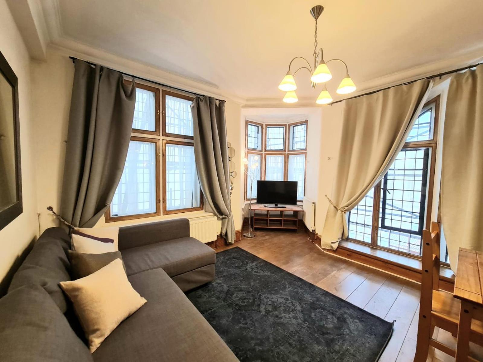 2 Bed Traditional - Trafalgar Square *