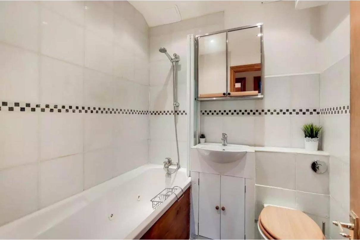 2 Bed Traditional - Trafalgar Square *