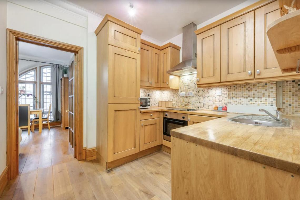 Apartment 2 Bed Traditional - Trafalgar Square *